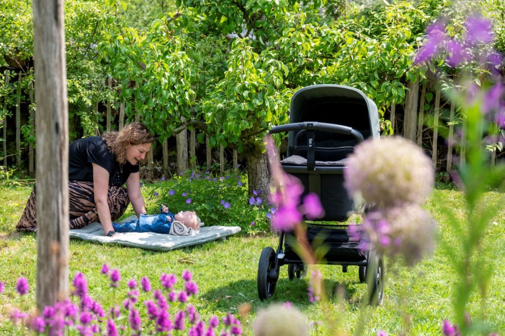 Blog-beleef-de-tuin-mama-en-kind-Natuurlijk-tuinontwerp